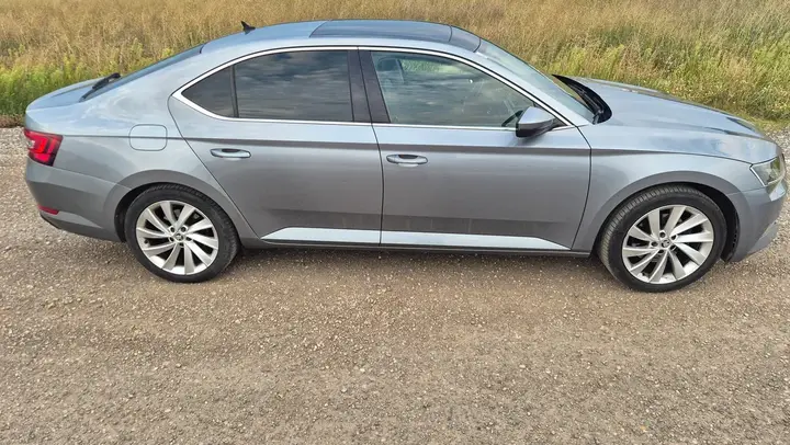 Skoda Superb 2019 photo 3