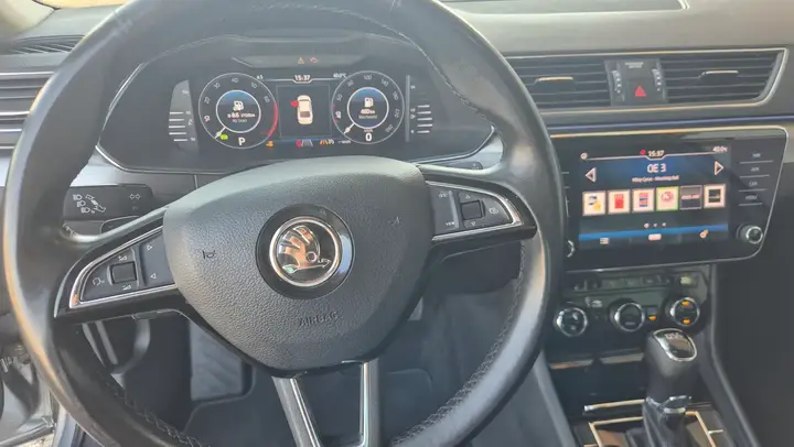 Skoda Superb 2019 photo 2