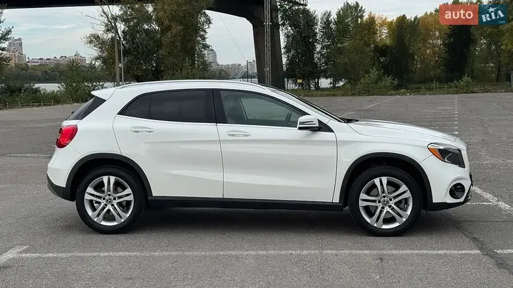 Mercedes-Benz Gla 2019 photo 2
