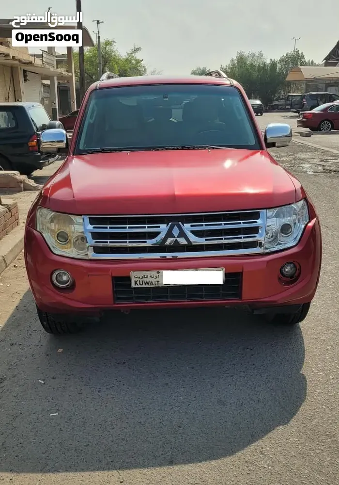 Mitsubishi Pajero 2011 photo 2