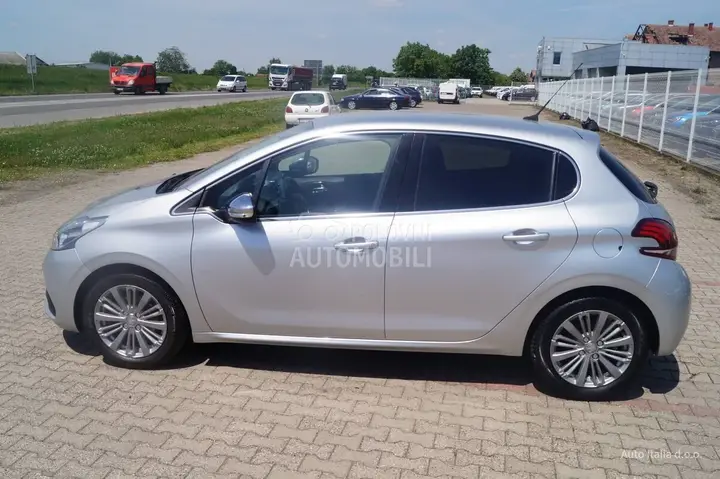 Peugeot 208 2016 photo 3