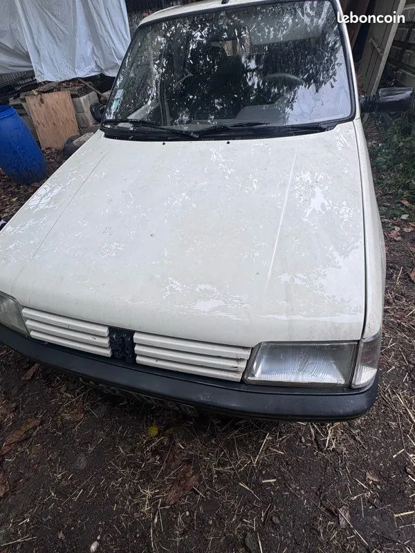Peugeot 205 1990 photo 3