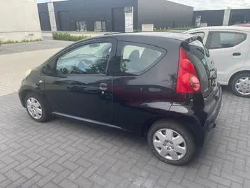 Peugeot 107 2011 photo 3