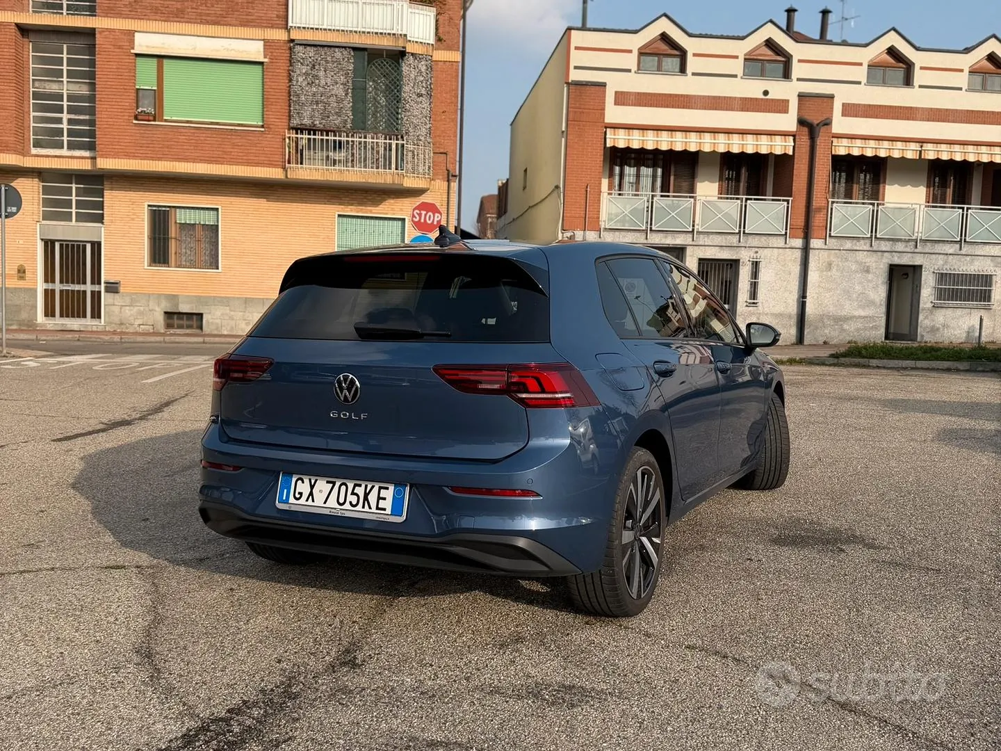 Volkswagen Golf 2024 photo 2