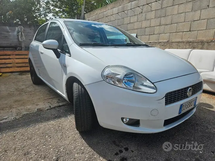 Fiat Grande Punto 2008 photo 3