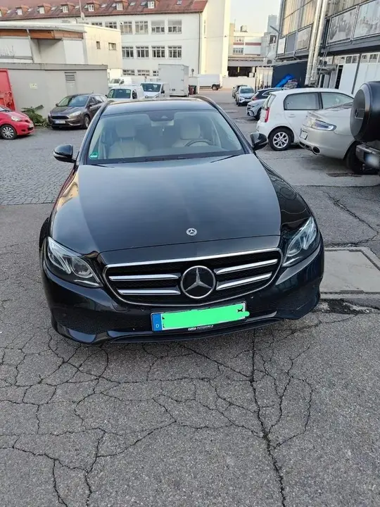 Mercedes-Benz E 220 D
