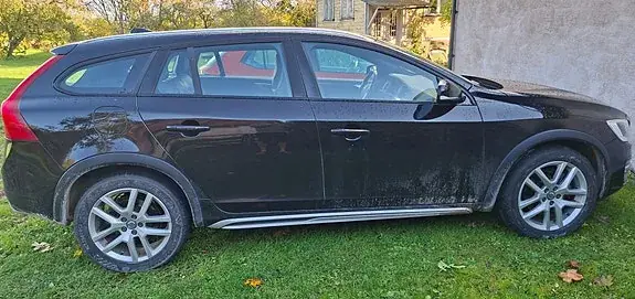 Volvo V60 Cross Country 2017 photo 2