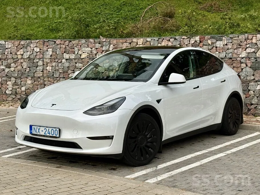 Tesla Model Y 2022 photo 2