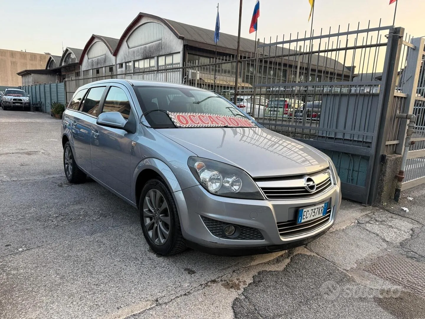 Opel Astra 2010 photo 2