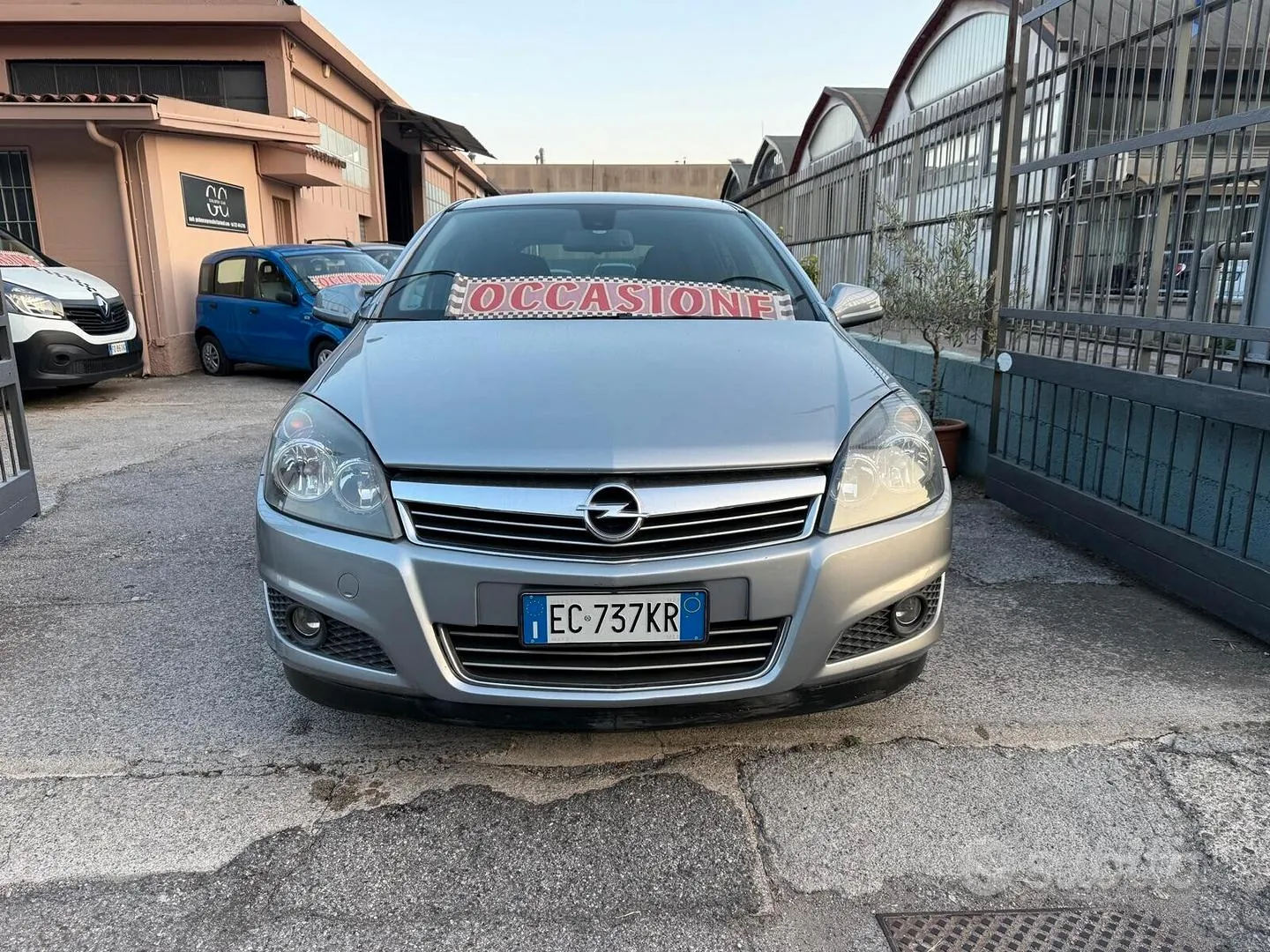 Opel Astra 2010 photo 3