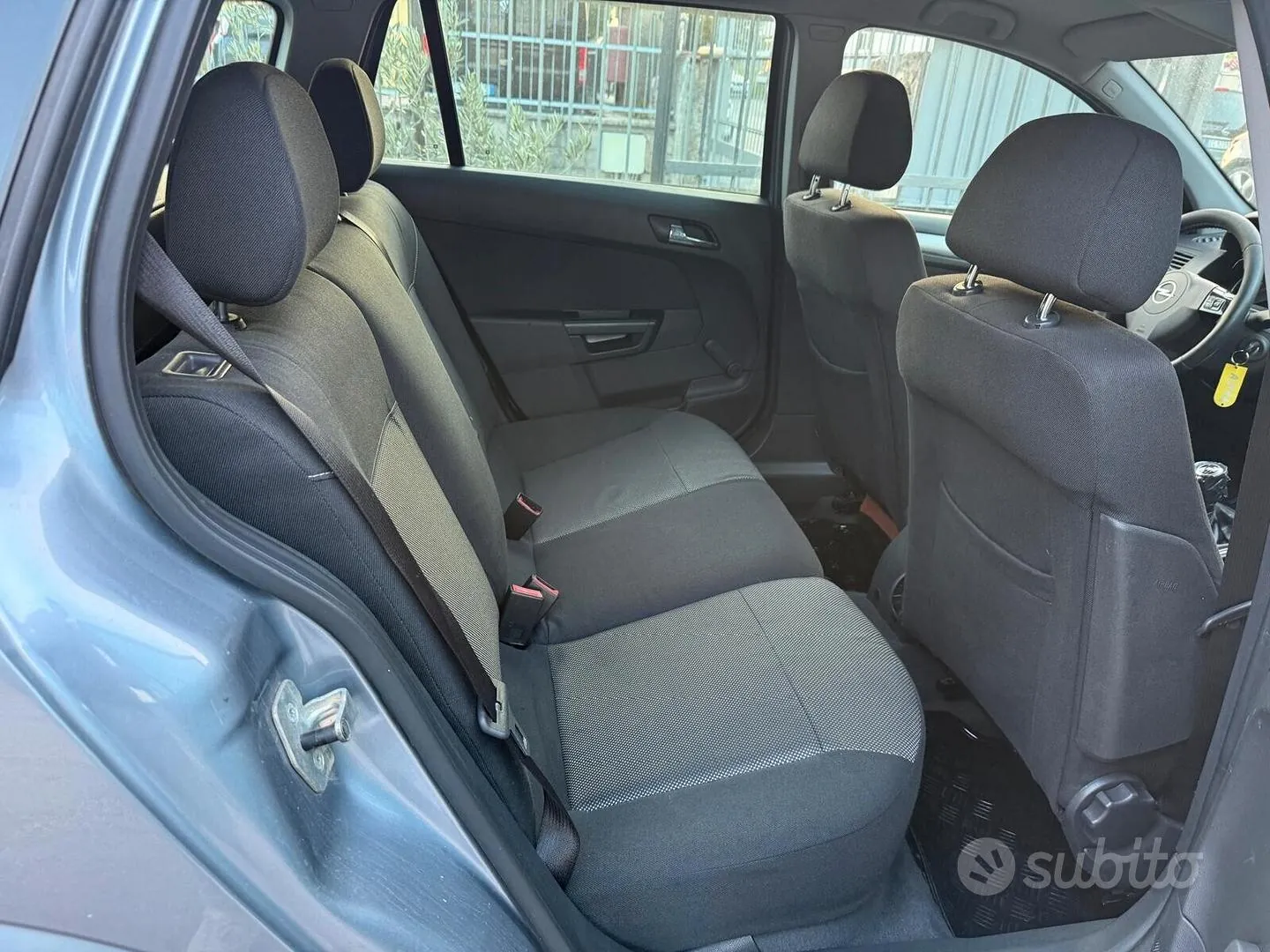 Opel Astra 2010 photo 4