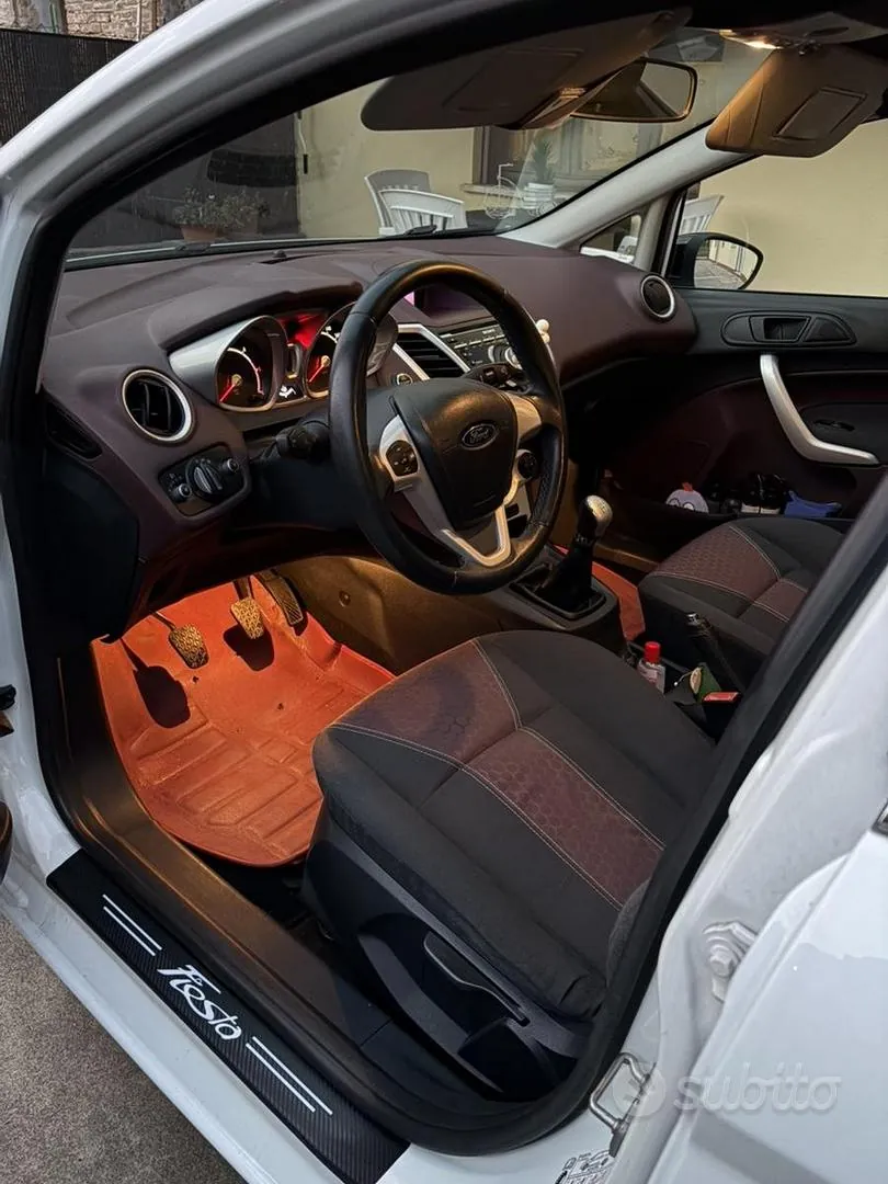Ford Fiesta 2012 photo 3
