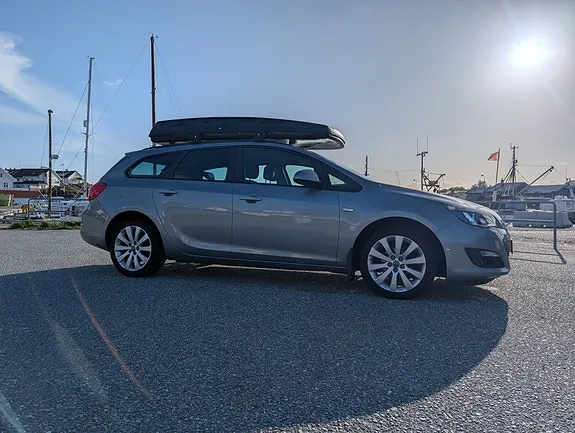Opel Astra 2013 photo 3