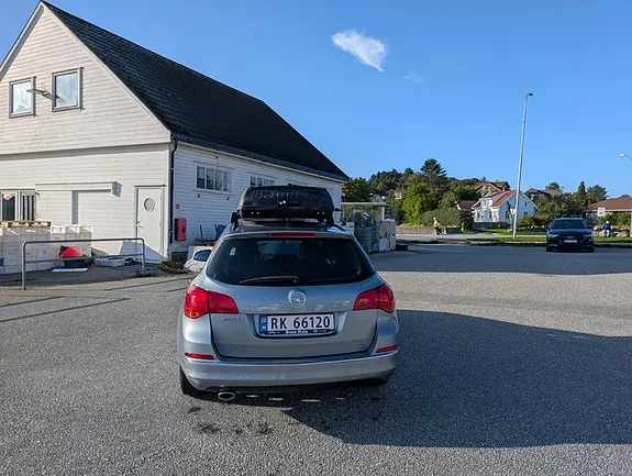 Opel Astra 2013 photo 4