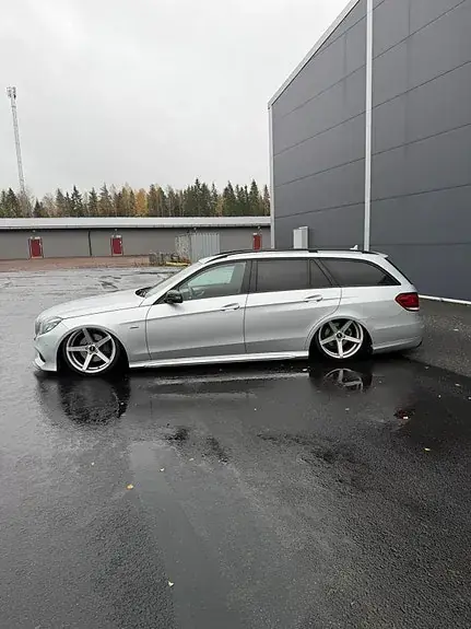 Mercedes-Benz E 220 2016 photo 2