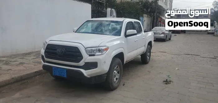 Toyota Tacoma 2018 photo 2