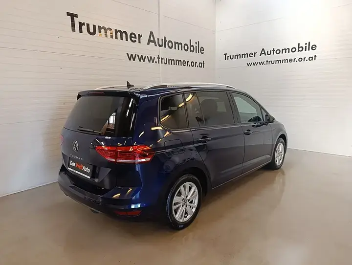 Volkswagen Touran 2022 photo 2