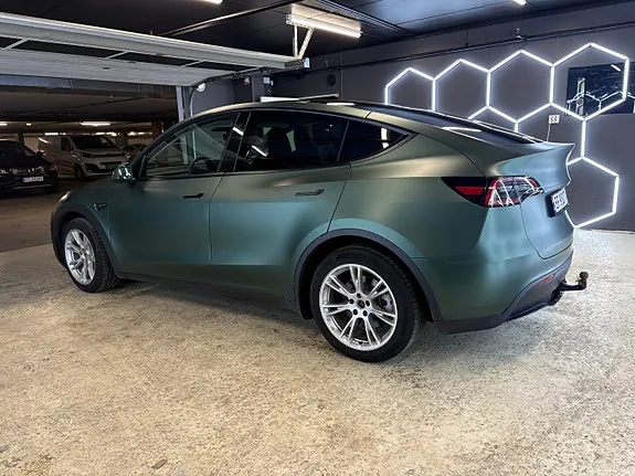 Tesla Model Y 2023 photo 2