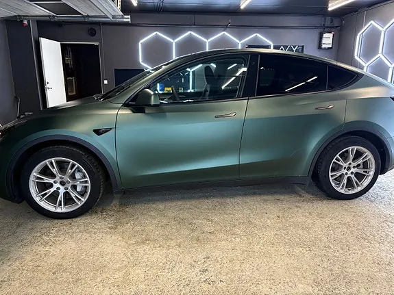 Tesla Model Y 2023 photo 3
