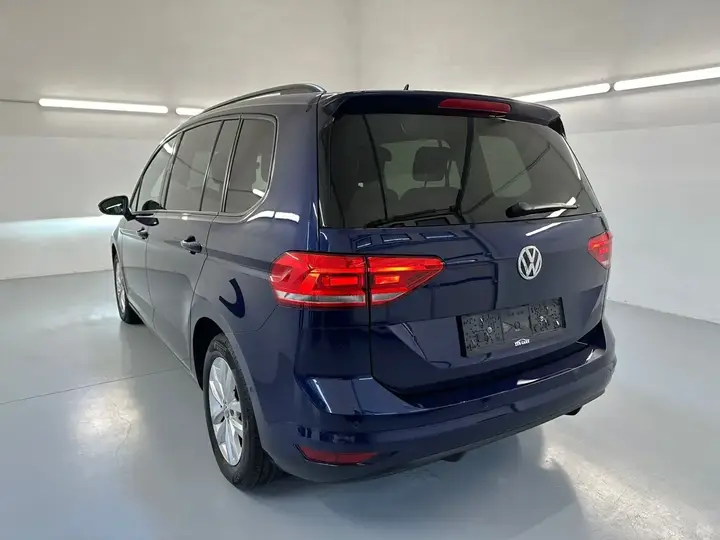 Volkswagen Touran 2017 photo 2
