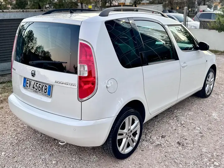 Skoda Roomster 2014 photo 3