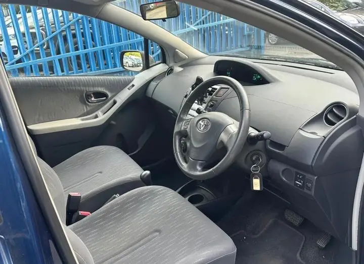 Toyota Yaris 2009 photo 2