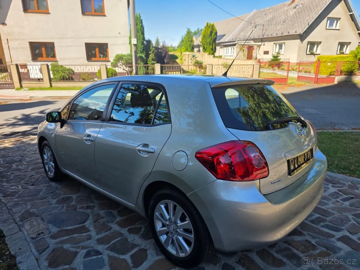 Toyota Auris 2015 photo 5