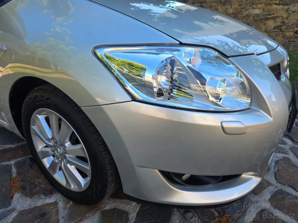 Toyota Auris 2015 photo 2