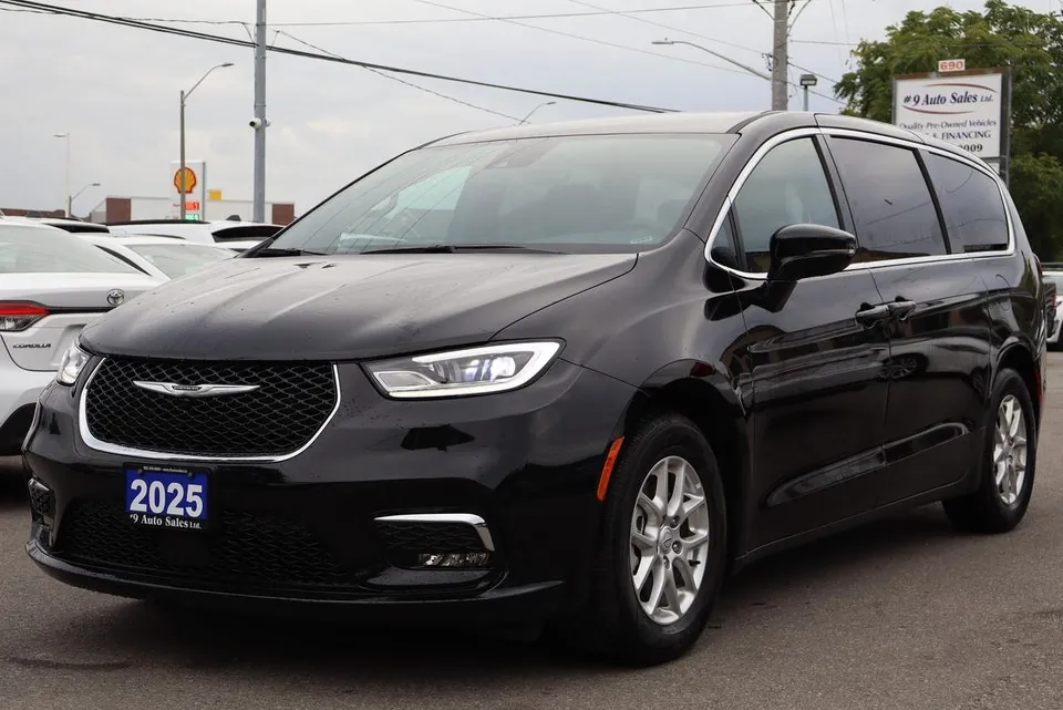 Chrysler Pacifica 2025 photo 3