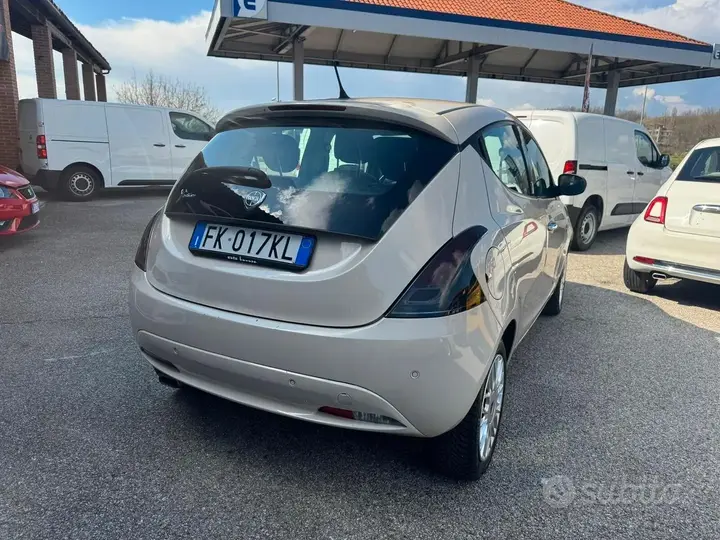 Lancia Ypsilon 2017 photo 2