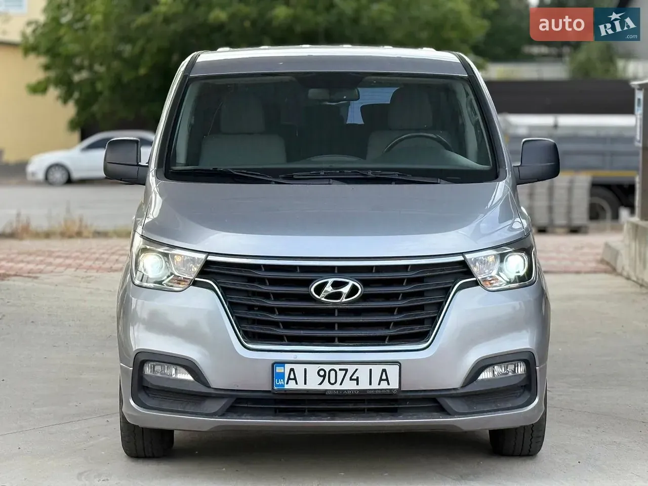 Hyundai H1 2019 photo 2