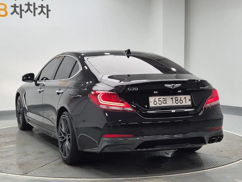 Genesis G70 2018 photo 2