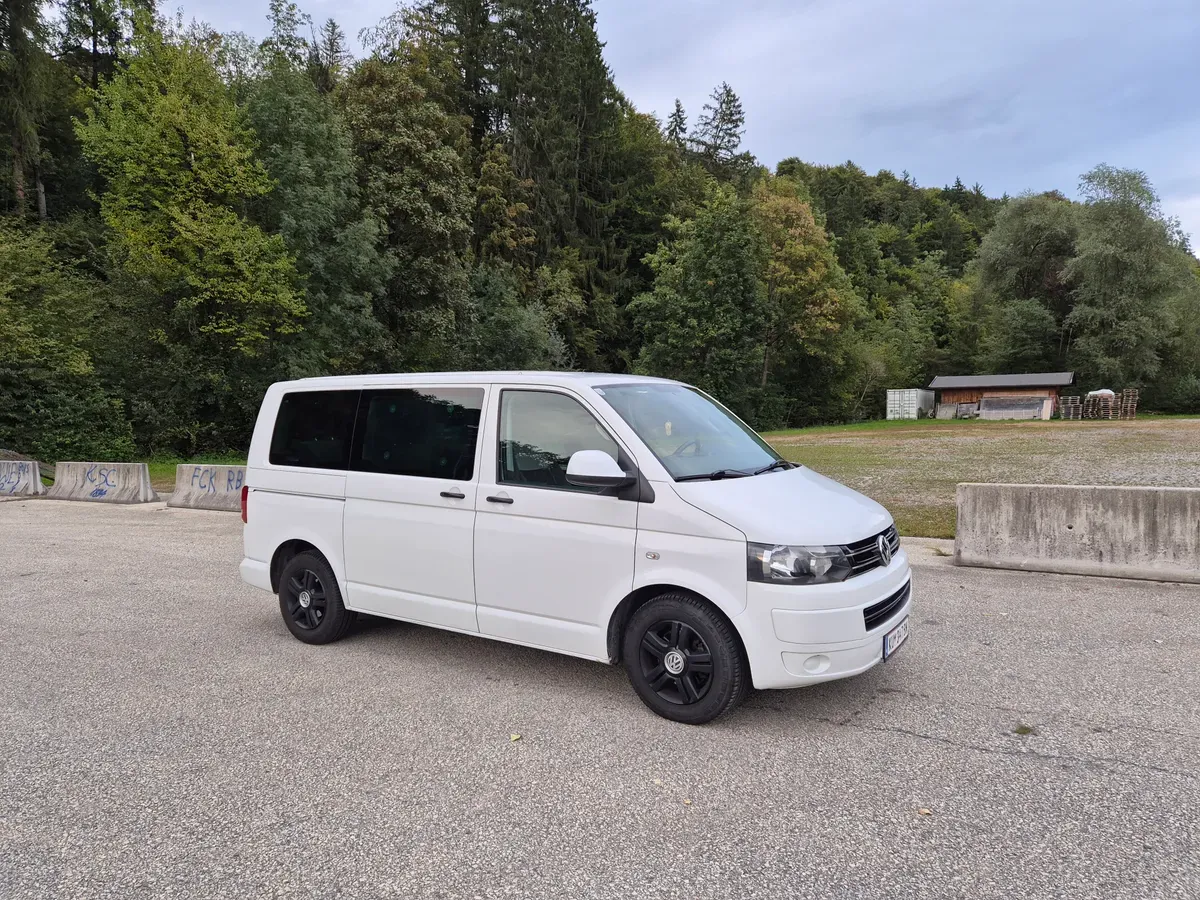 Volkswagen Multivan 2010 photo 3