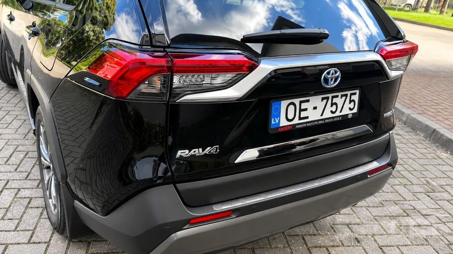 Toyota Rav4 2025 photo 3