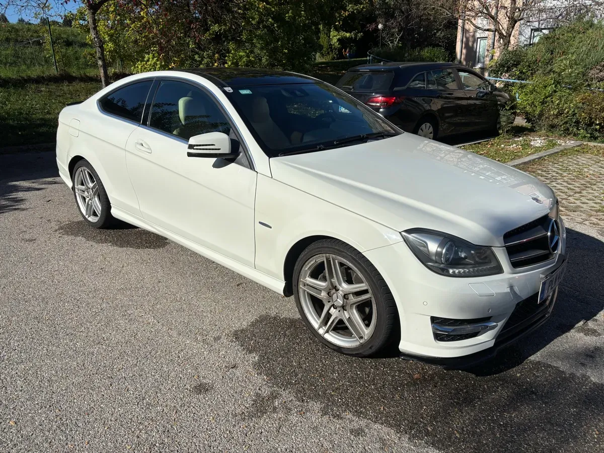 Mercedes-Benz C-Class 2011 photo 3