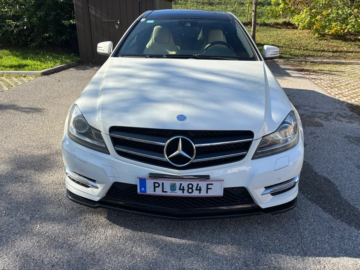 Mercedes-Benz C-Class 2011 photo 2