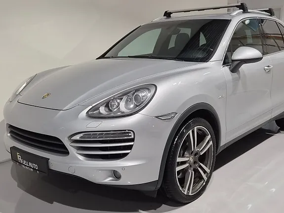 Porsche Cayenne 2011 photo 2