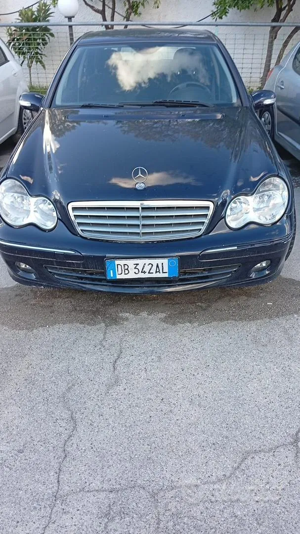 Mercedes-Benz C-Class 2006 photo 2
