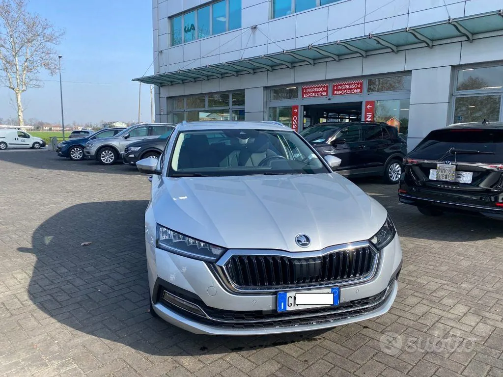 Skoda Octavia 2023 photo 2