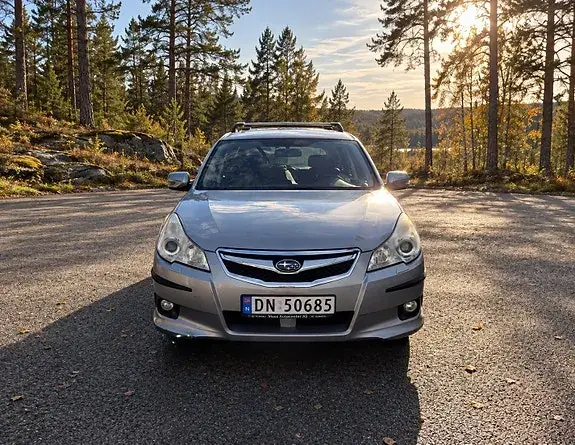 Subaru Legacy 2011 photo 2