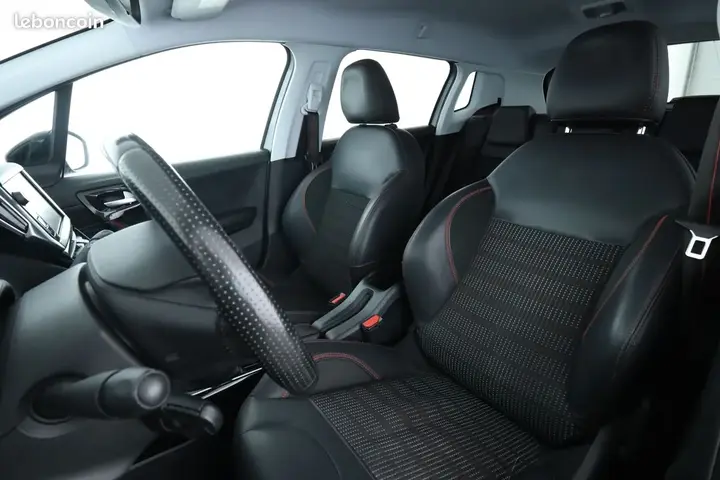Peugeot 2008 2016 photo 5
