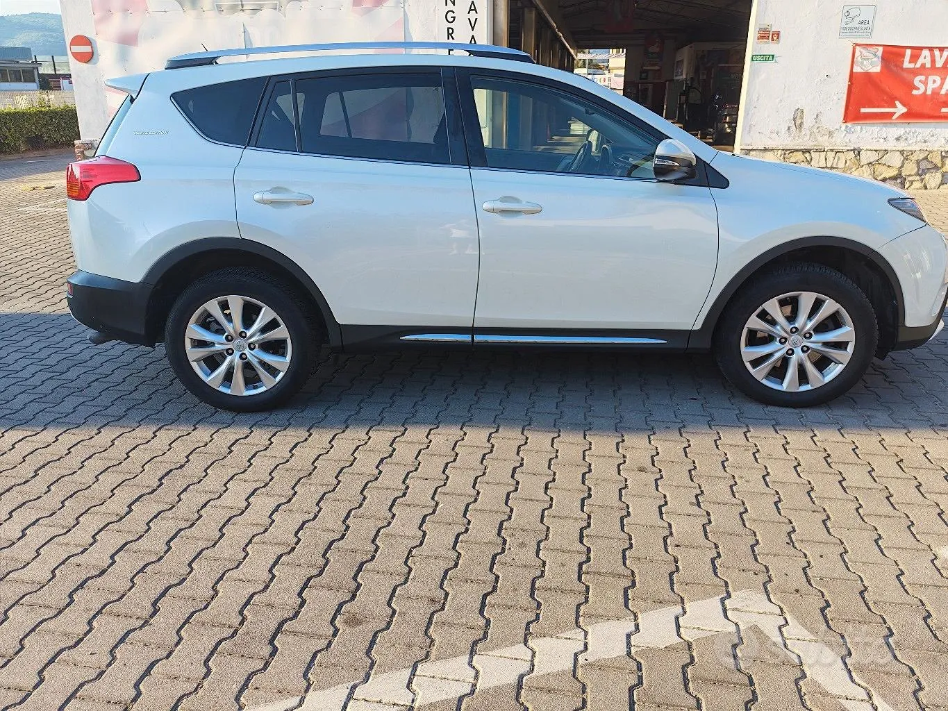 Toyota Rav4 2015 photo 4