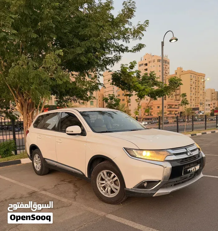 Mitsubishi Outlander 2017 photo 2
