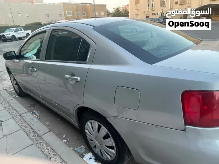 Mitsubishi Galant 2013 photo 2