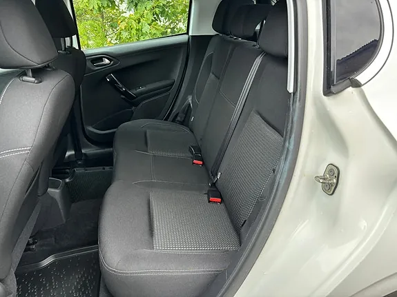 Peugeot 208 2016 photo 5