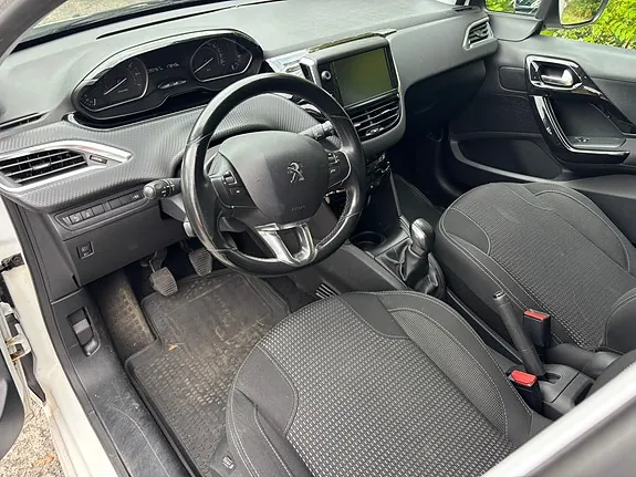 Peugeot 208 2016 photo 3