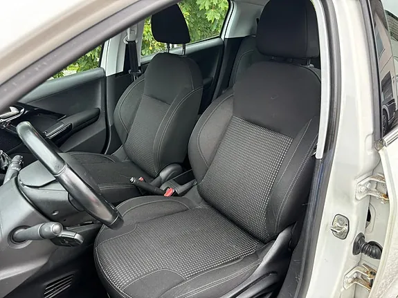Peugeot 208 2016 photo 4