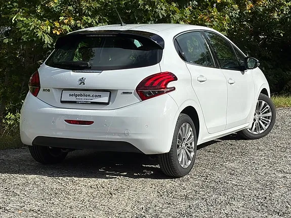 Peugeot 208 2016 photo 2