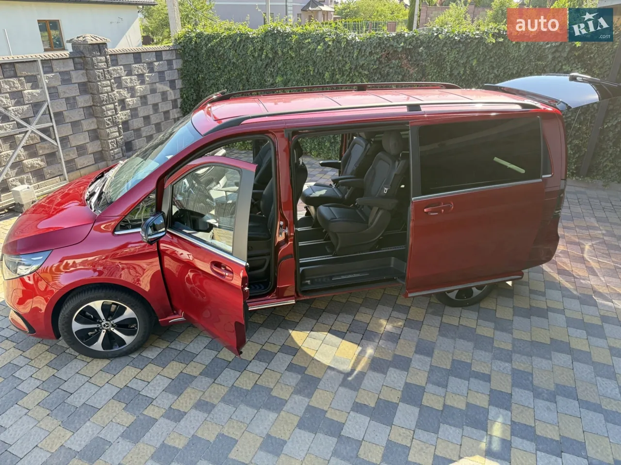 Mercedes-Benz Eqv 2024 photo 4