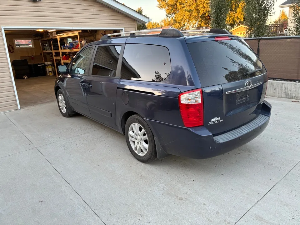Kia Sedona 2006 photo 2
